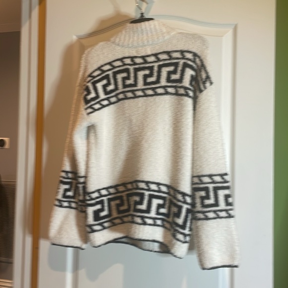 ⚪️⚫️NWT ELAN  XS Quarter zip, super soft sweater white/black P2P 22⚫️⚪️ - Picture 2 of 4
